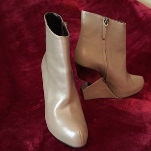 Charline Deluca leather ankle boots w/unusual cut out platform, Size 37